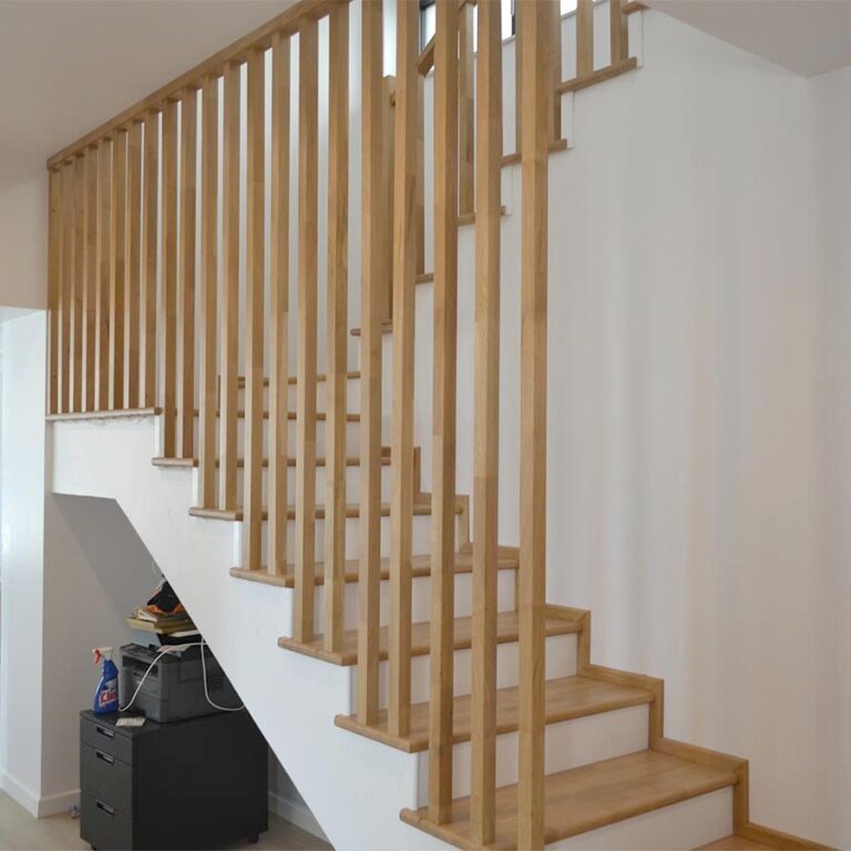 Scara lemn interior cu riflaj lemn by Stil Compact Design