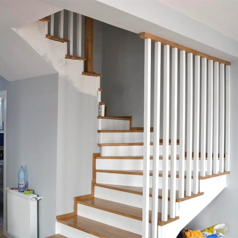 Scara lemn interior cu riflaj lemn by Stil Compact Design