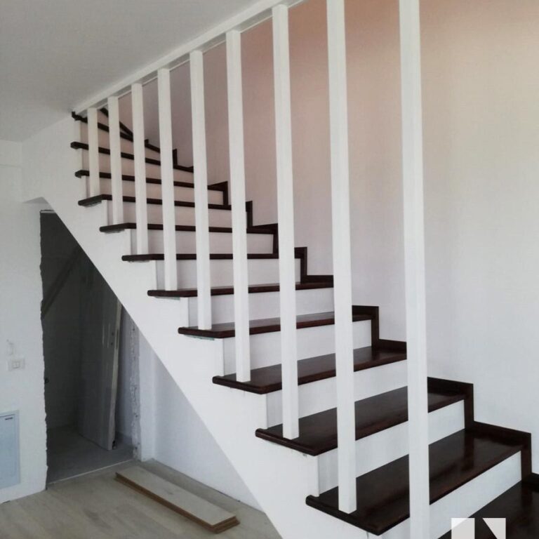 Scara lemn interior cu riflaj lemn by Stil Compact Design